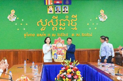 Tỉnh An Giang đến thăm, chúc Tết Chol Chnam Thmay, tại tỉnh Kandal
