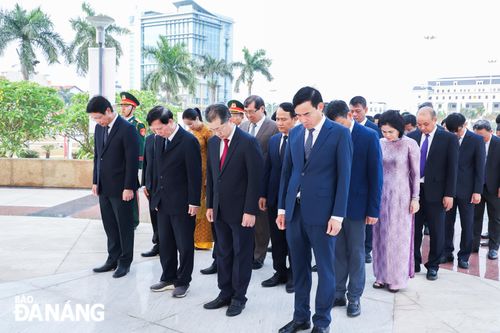 Lãnh đạo thành phố dâng hương tưởng niệm các anh hùng, liệt sĩ