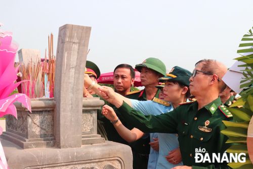 Gần 300 đại biểu tham gia chương trình 'Hành quân về nguồn'