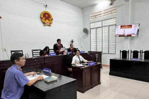 Dắt nhau vào tù vì trộm điện thoại