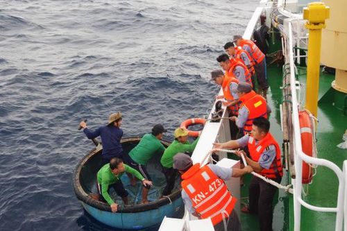 Chi đội Kiểm ngư số 4: Đồng hành với ngư dân trên biển