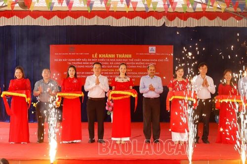 Đại sứ quán Ấn Độ tại Việt Nam trao tặng bếp ăn, nhà giáo dục thể chất cho Trường Mầm non Chợ Chậu
