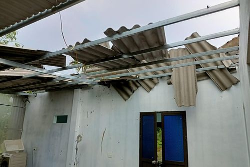 Mưa lớn khiến gần 300 nhà dân tại Hạ Hòa bị tốc mái