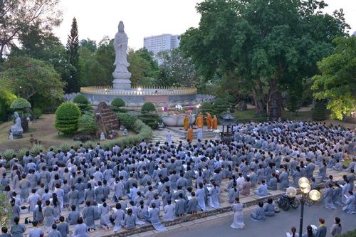 Lễ vía Bồ-tát Quán Thế Âm tại chùa Huê Nghiêm (TP.Thủ Đức)