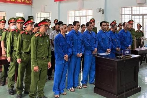 Đập phá tài sản công ty, 21 bị cáo lãnh án tù