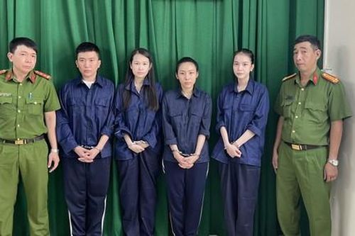 TPHCM: Triệt xóa tụ điểm ăn chơi trụy lạc quy mô lớn, có cả dàn trai đẹp phục vụ 'quý bà'