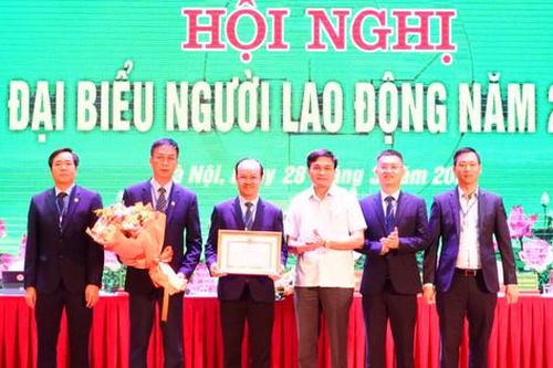 Thu nhập của công nhân môi trường Hà Nội đạt 8,2 triệu đồng/người/tháng