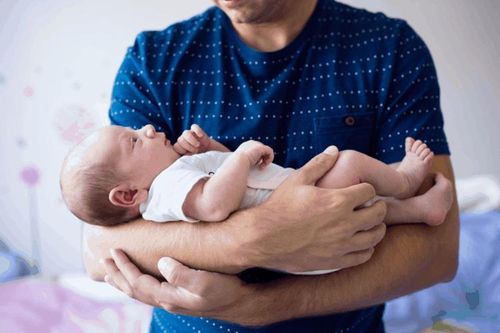 Người yêu cũ mang con đến nhà, người đàn ông quyết đi xét nghiệm ADN: Kết quả được hé lộ