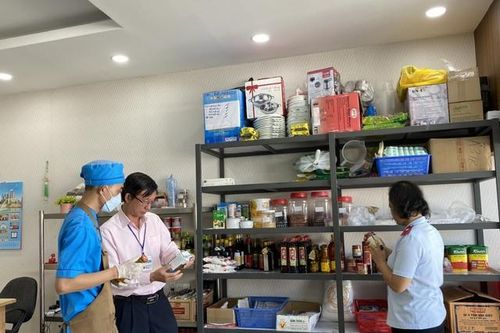 Sau vụ hơn 300 người ngộ độc vì ăn cơm gà, Khánh Hòa siết chặt quản lý an toàn thực phẩm