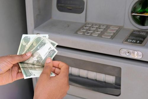 Người Ethiopia trả lại 11 triệu USD do lỗi phần mềm rút tiền