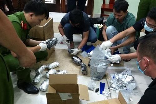 Hốt trọn ổ nhóm mua bán hơn 10kg ma túy tổng hợp