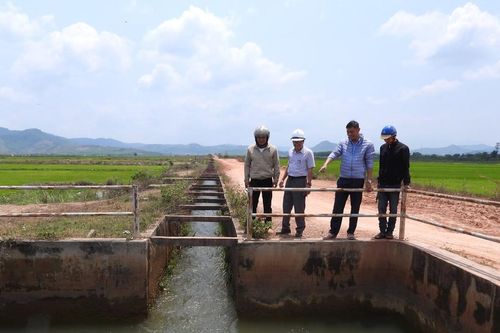 Huyện Ea Kar chủ động điều tiết nước chống hạn