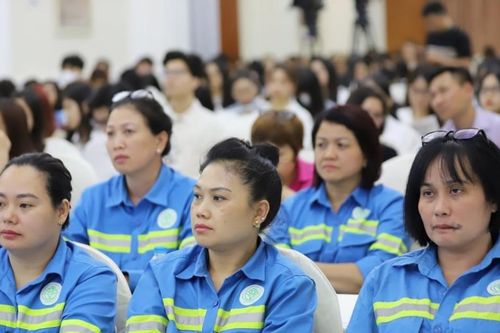 Công nhân lao động cùng chung tay hành động vì môi trường