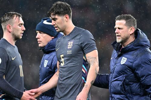 Dàn sao Man City chạy đua với thời gian