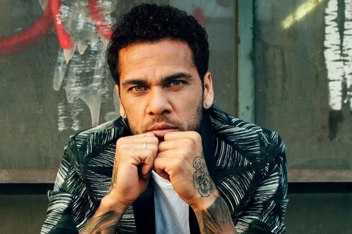 Alves mở tiệc tới 5h sáng