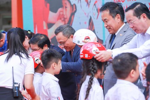 Honda Việt Nam tổng kết 'Trao tặng mũ bảo hiểm cho học sinh lớp Một'