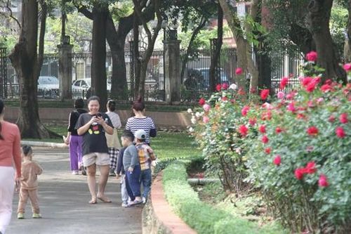 Quận Hai Bà Trưng kiến nghị gỡ vướng, nâng cao hiệu quả quản lý công viên