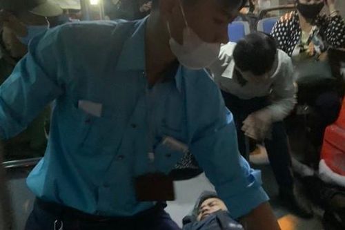 Nhân viên xe buýt kịp thời đưa người bị tai nạn giao thông đi cấp cứu