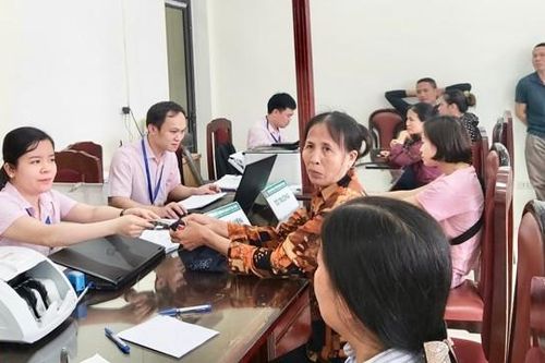 Hộ nghèo, hộ cận nghèo huyện Ba Vì được vay vốn xây dựng, sửa chữa nhà