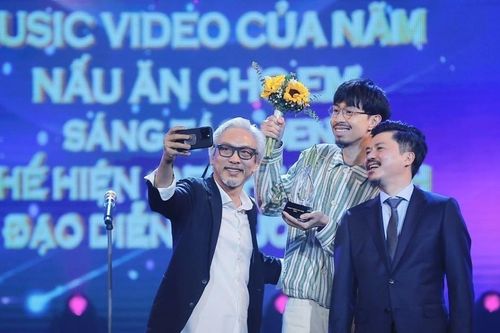 Nhìn lại Giải Cống hiến 2024: Cú 'double' của Doube2T và Đen