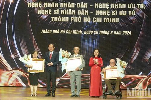 Thành phố Hồ Chí Minh tôn vinh các nghệ nhân, nghệ sĩ