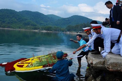Tri ân, tưởng niệm các anh hùng liệt sĩ tại Bến tàu Không số Vũng Rô
