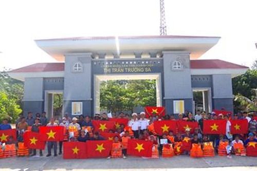 Huyện đảo Trường Sa: Phổ biến pháp luật về khai thác thủy sản cho người dân