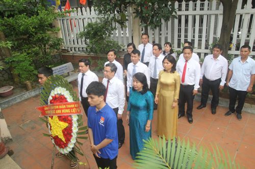 Lãnh đạo quận Thanh Khê dâng hương tưởng niệm các anh hùng, liệt sĩ