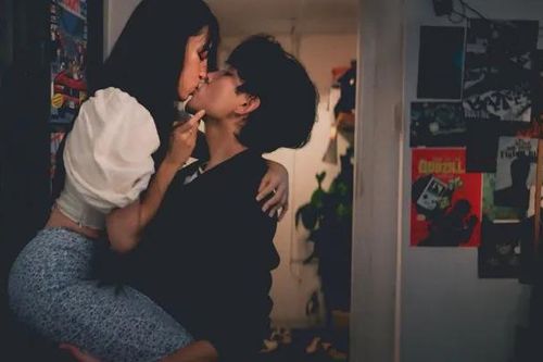 Khánh Vân 'Mắt Biếc' khiến fan 'đứng tim' với cảnh 18+ nóng bỏng