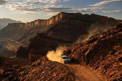 Land Rover hé lộ SUV địa hình Defender OCTA hoàn toàn mới