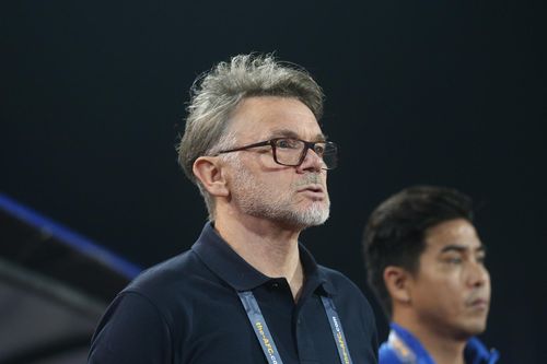 Báo Thái Lan quan tâm tương lai HLV Troussier
