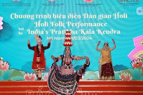 Đặc sắc Chương trình biểu diễn dân gian Holi của người Ấn Độ tại Hà Nam