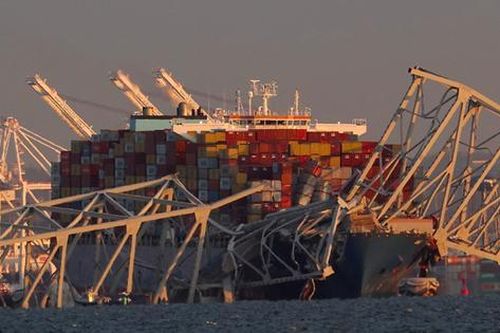 Tràn ngập tin đồn thổi về vụ sập cầu Baltimore