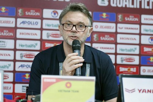 Truyền thông Trung Quốc: HLV Troussier đã qua thời đỉnh cao