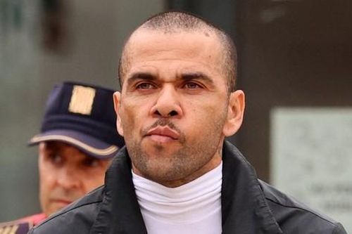 Ra tù, ngôi sao Dani Alves tiệc tùng thâu đêm