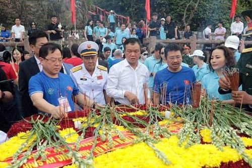 Tri ân, tưởng niệm các liệt sĩ hy sinh bảo vệ bến Vũng Rô và tàu Không số