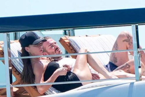 Vợ chồng Beckham nghỉ dưỡng trên du thuyền 500 tỷ