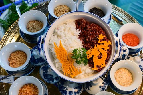 Cơm muối Hoàng Cung, gà Cùa ủ muối lần đầu có tại Lễ hội Văn hóa Ẩm thực TP.HCM