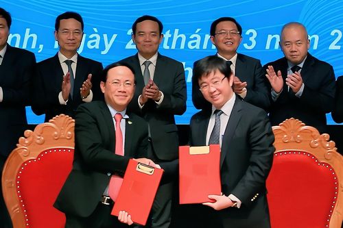Bộ TT&TT và Bình Định ký kết hợp tác phát triển thông tin và truyền thông