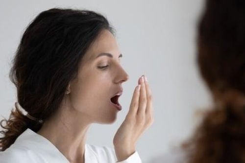 Dấu hiệu ở miệng cảnh báo thận có vấn đề