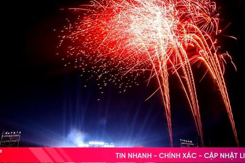 Bắn pháo hoa trong lễ khai trương du lịch biển Hà Tĩnh