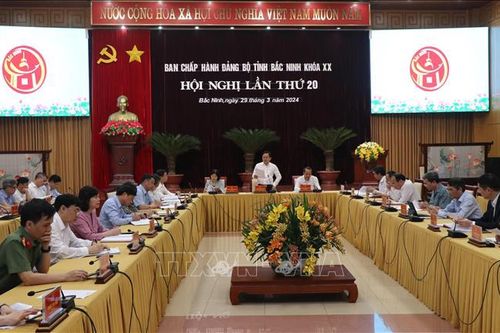 Đổi mới phương thức lãnh đạo, giao việc gắn với kiểm tra, giám sát