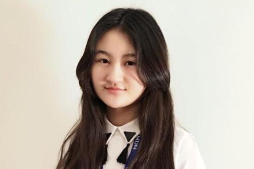 Sao nhí từng bị miệt thị ngoại hình đến mức phải rời bỏ showbiz, sau 10 năm lột xác thành thiếu nữ xinh đẹp