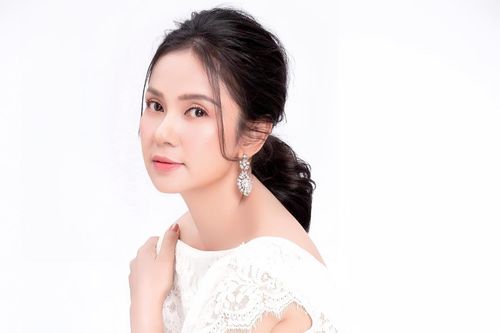 'Nữ hoàng ảnh lịch' Việt Trinh đáp trả khi bị chê già