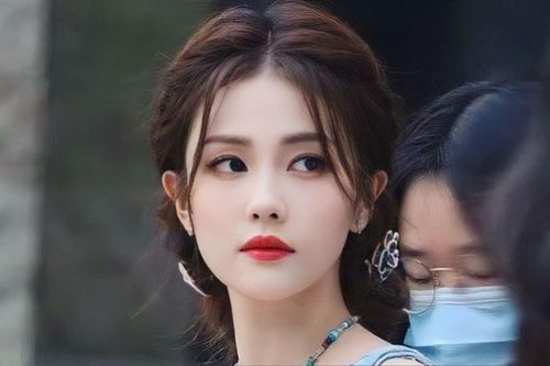 Bạch Lộc lộ rõ dấu hiệu tăng cân khi khoe sắc trong tạo hình thường ngày
