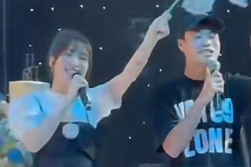 Hòa Minzy - Văn Toàn 'song kiếm hợp bích', quẩy tới bến đám cưới Quang Hải
