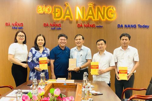 Báo Đà Nẵng chia sẻ kinh nghiệm làm báo đa phương tiện cùng Báo Tuyên Quang