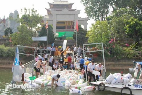 Thả hơn 226 ngàn cá thể giống thủy sản xuống sông Đồng Nai