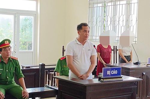 Làm giấy tờ giả lừa bán xe ô tô, lãnh án 6 năm tù