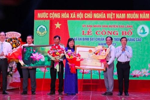 Công bố xã An Bình đạt chuẩn nông thôn mới nâng cao